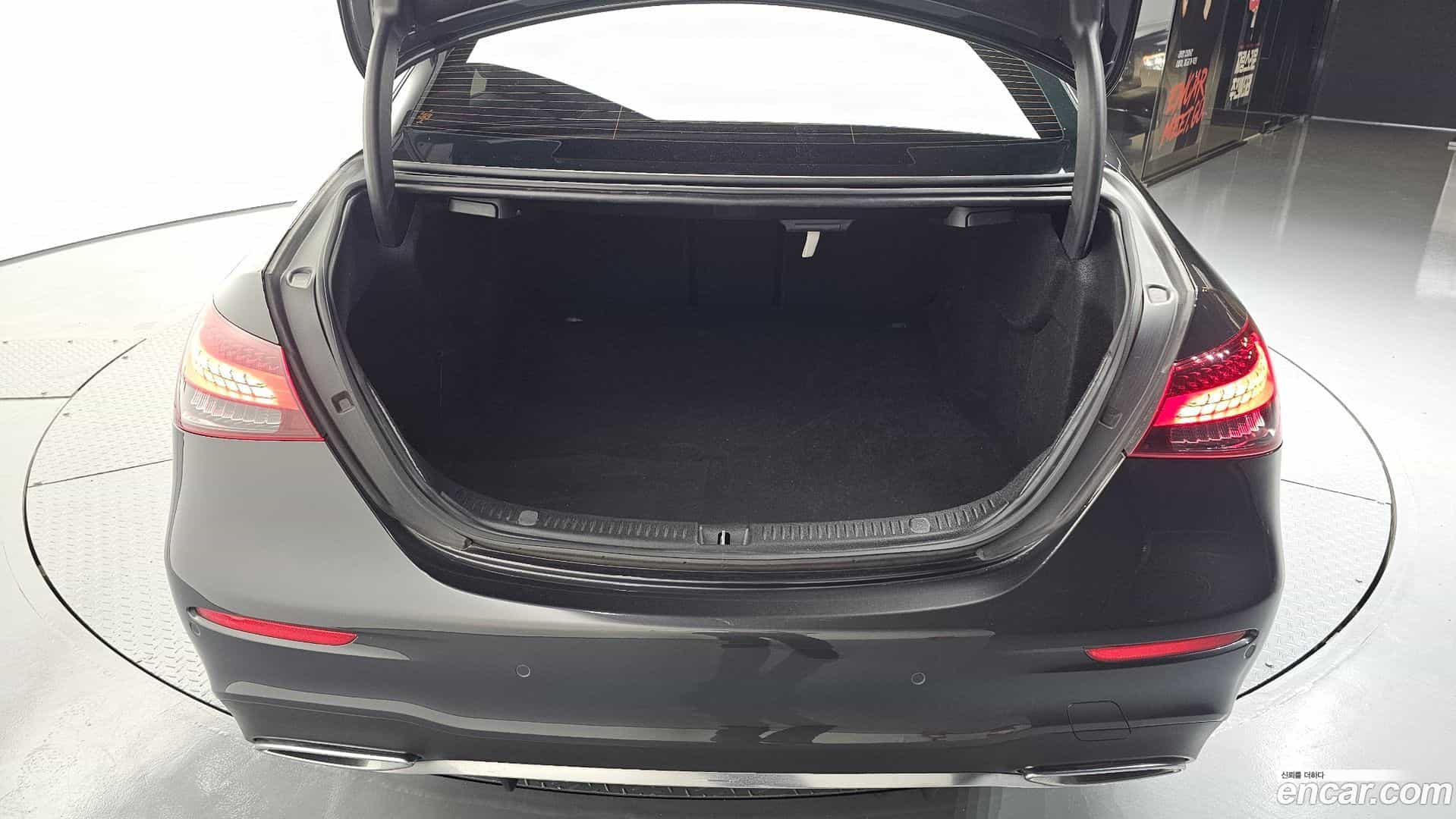 E-Class Mercedes-Benz 2021.6-OPTION-045