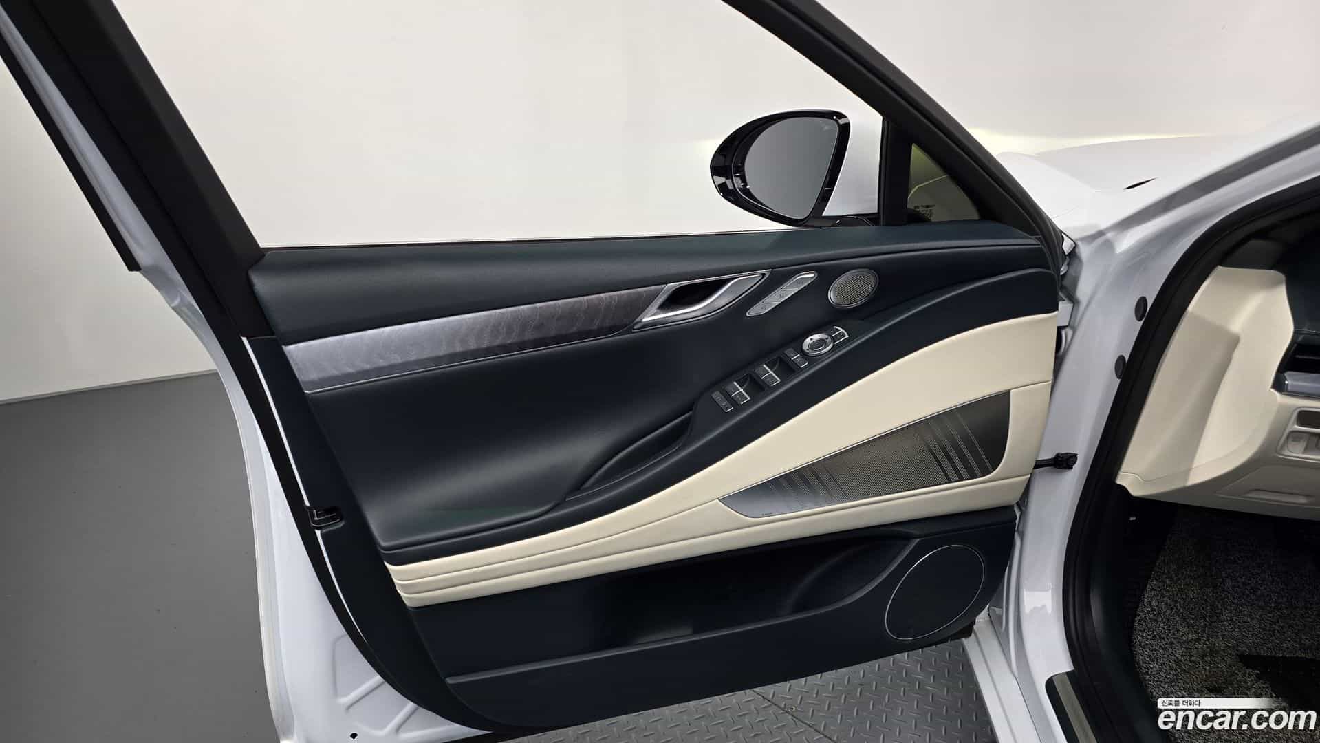 G80 Genesis 2022.2-INNER-034