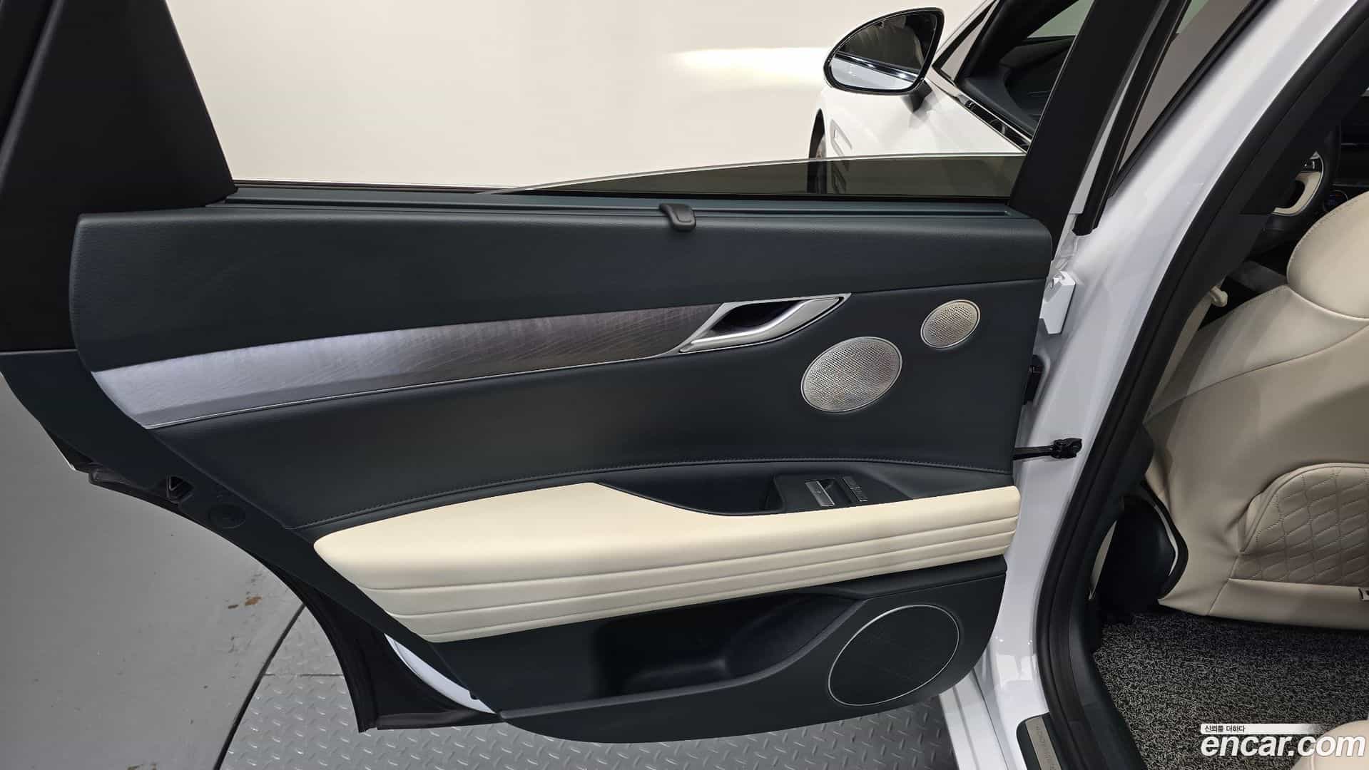 G80 Genesis 2022.2-INNER-035
