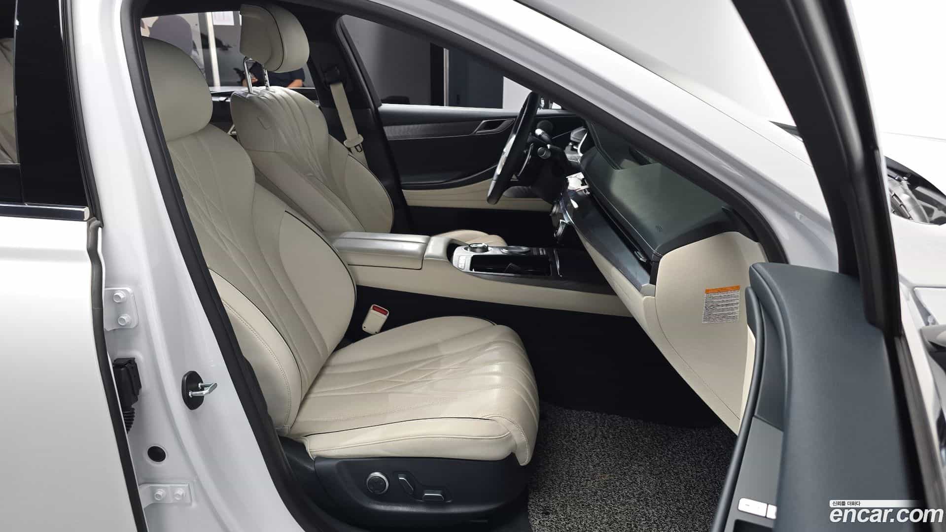 G80 Genesis 2022.2-INNER-036