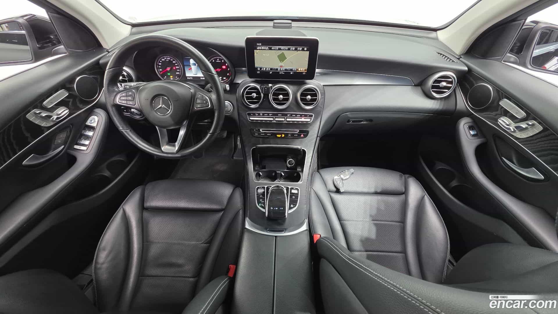 GLC-Class Mercedes-Benz 2019.8-INNER-007