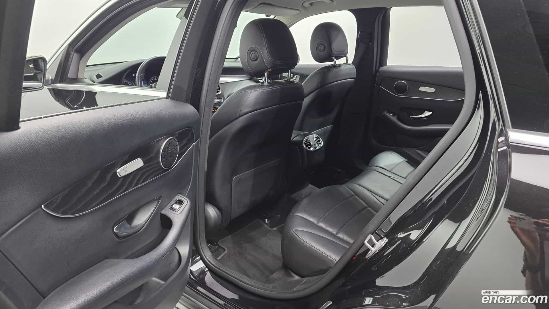 GLC-Class Mercedes-Benz 2019.8-OPTION-016