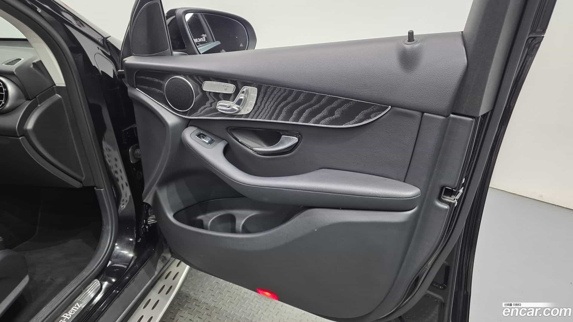 GLC-Class Mercedes-Benz 2019.8-INNER-034