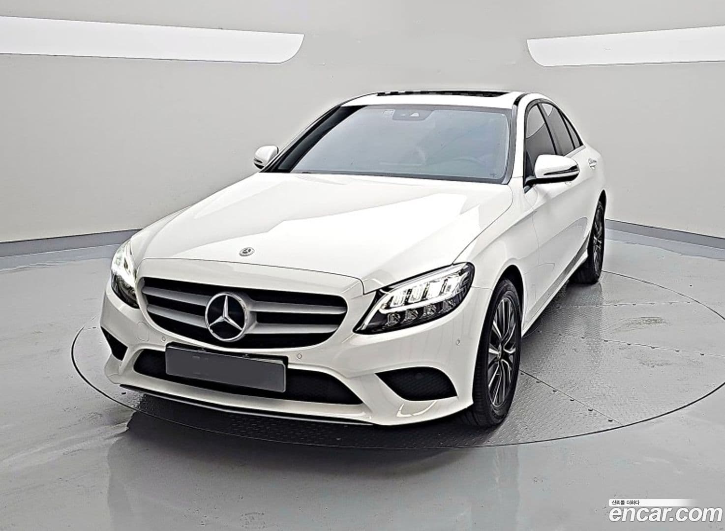 Main__Slider__Photo:C-Class Mercedes-Benz 2020.5-0