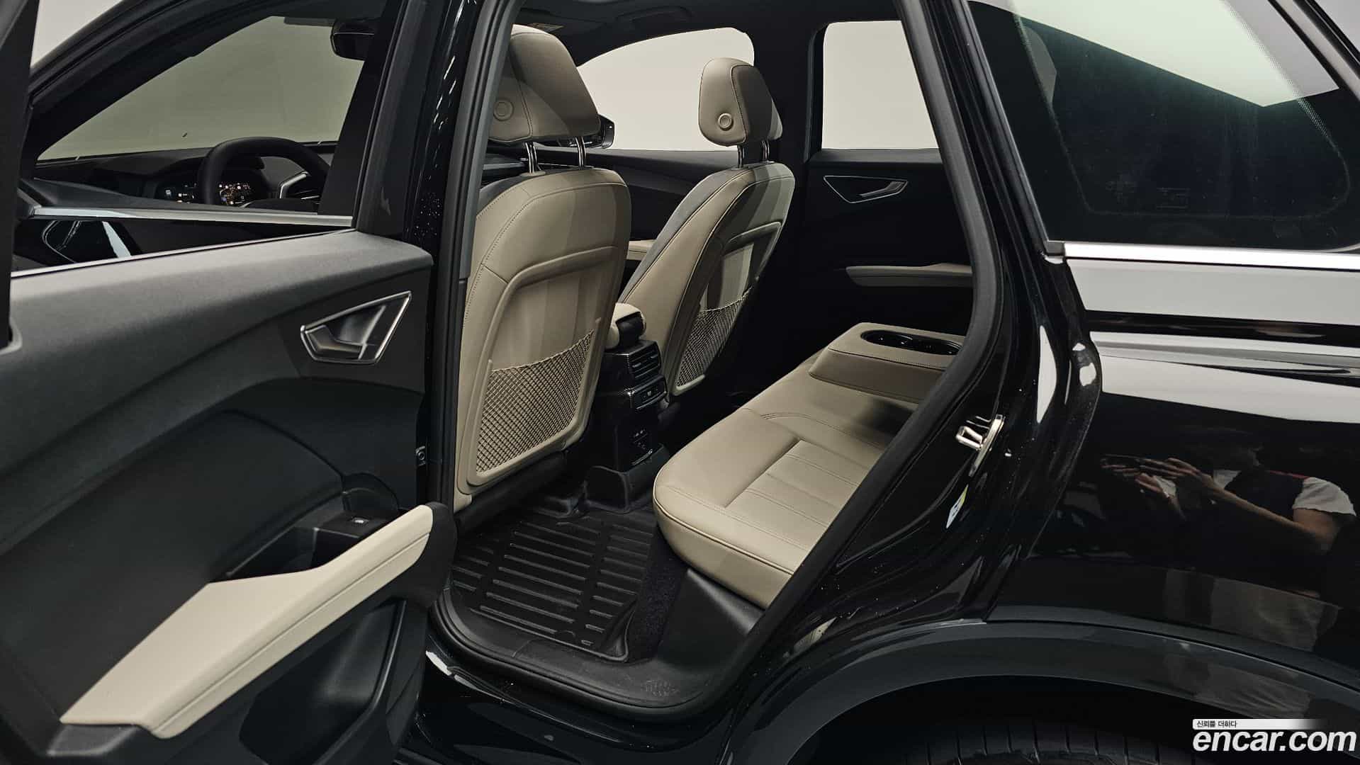 Q4 e-tron Audi 2023.11-OPTION-015