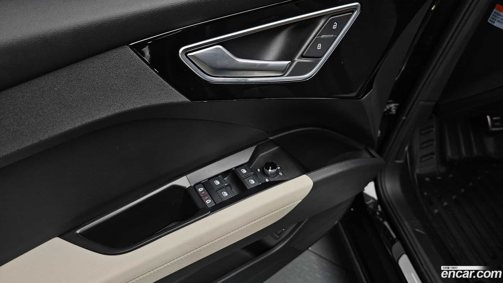 Q4 e-tron Audi 2023.11-OPTION-021