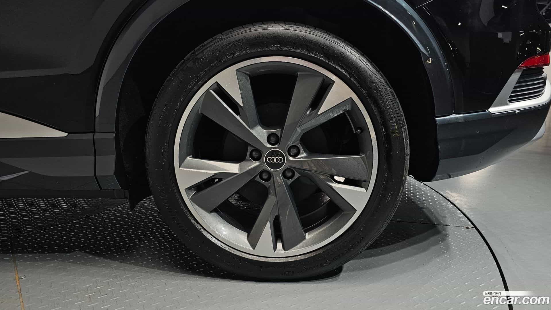 Q4 e-tron Audi 2023.11-OUTER-031