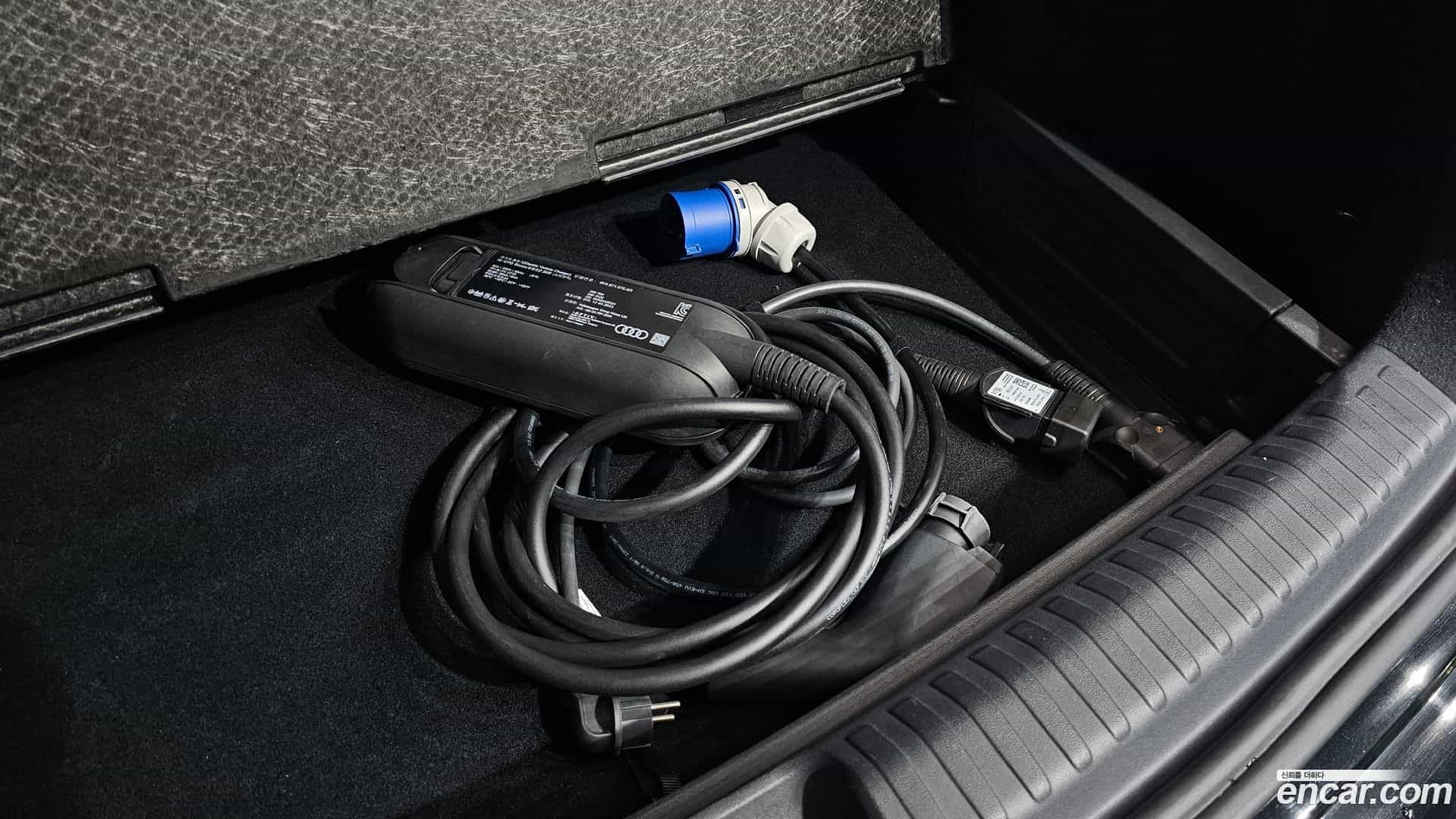 Q4 e-tron Audi 2023.11-OPTION-050
