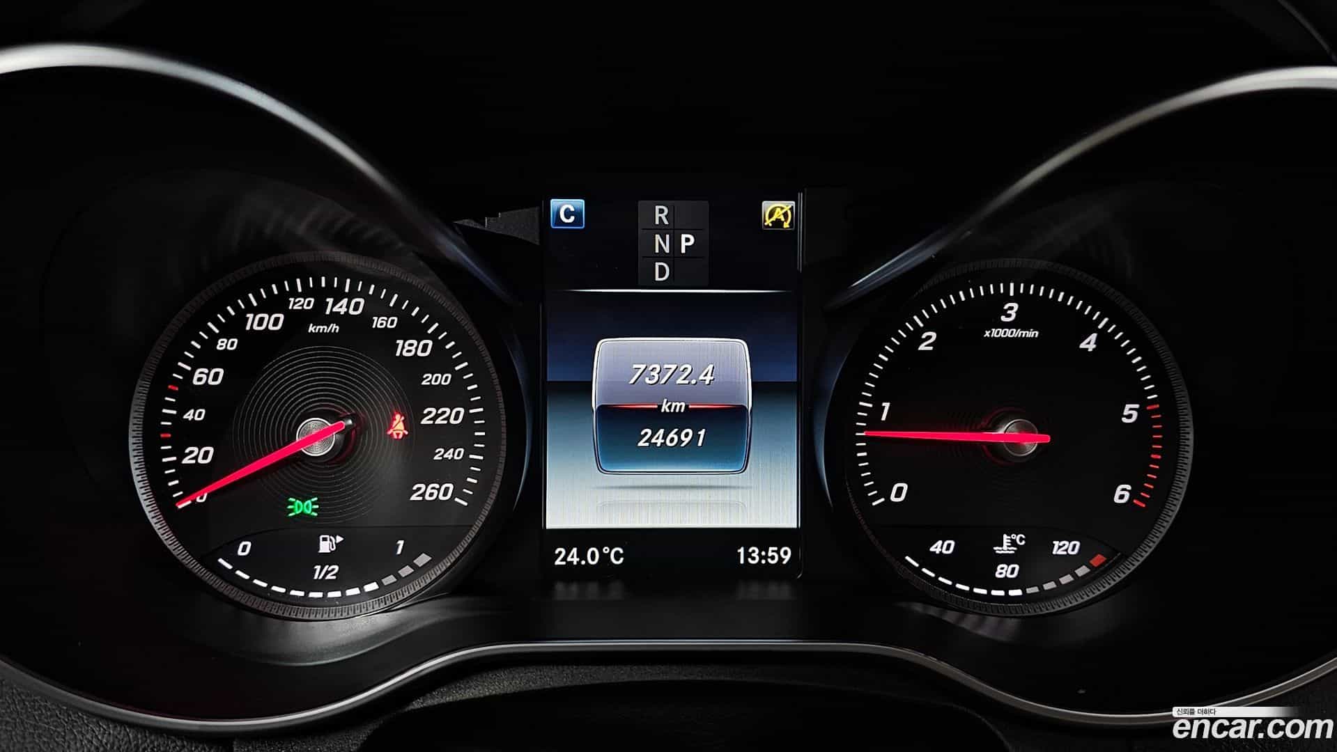 GLC-Class Mercedes-Benz 2017.2-INNER-008