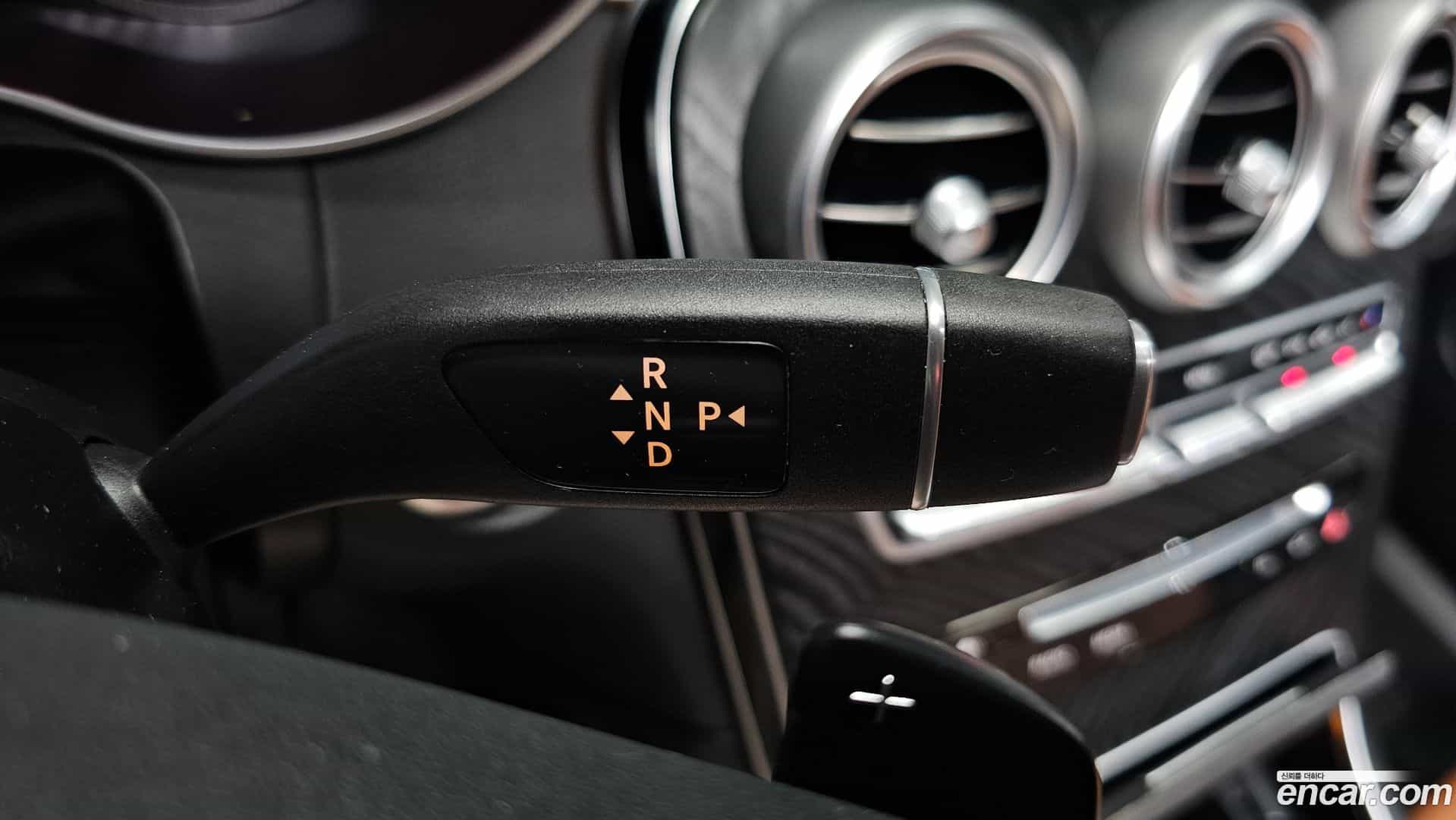 GLC-Class Mercedes-Benz 2017.2-INNER-009