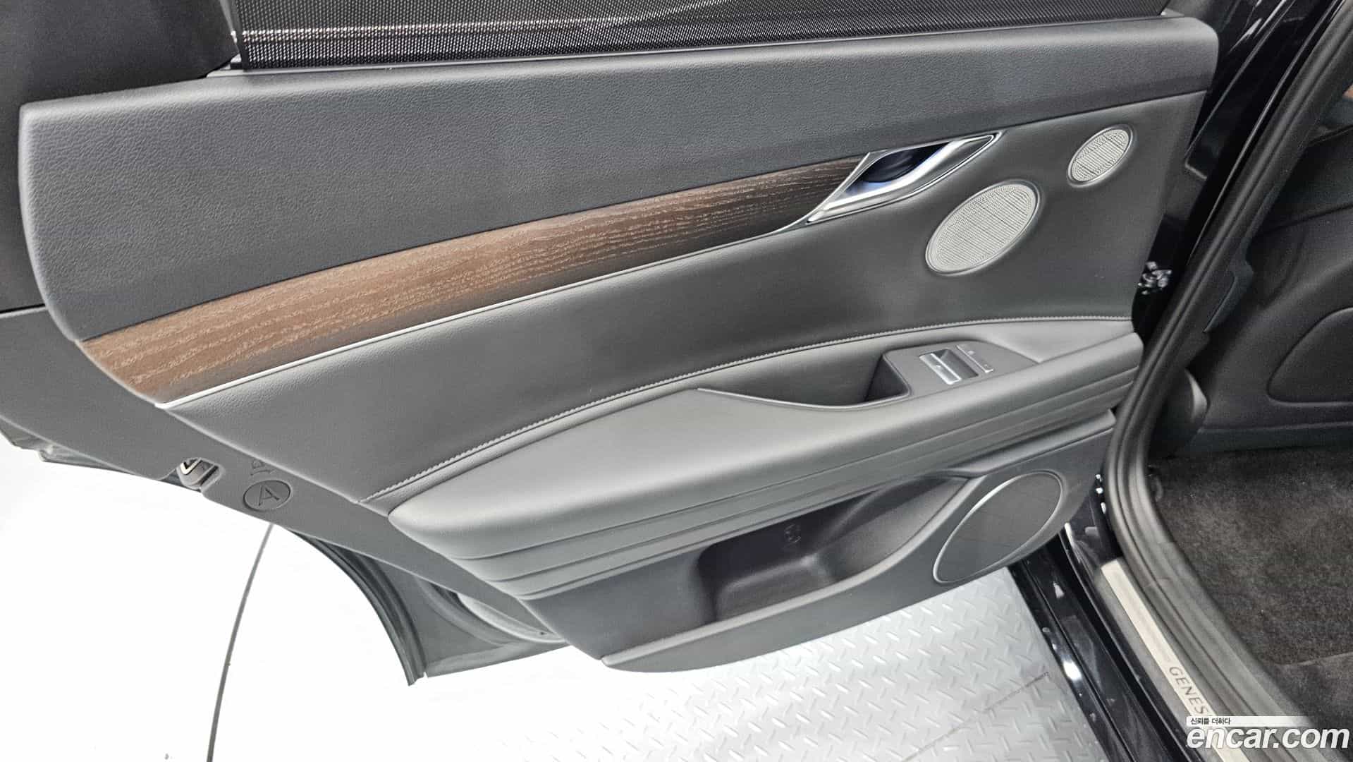 G80 Genesis 2020.3-INNER-035