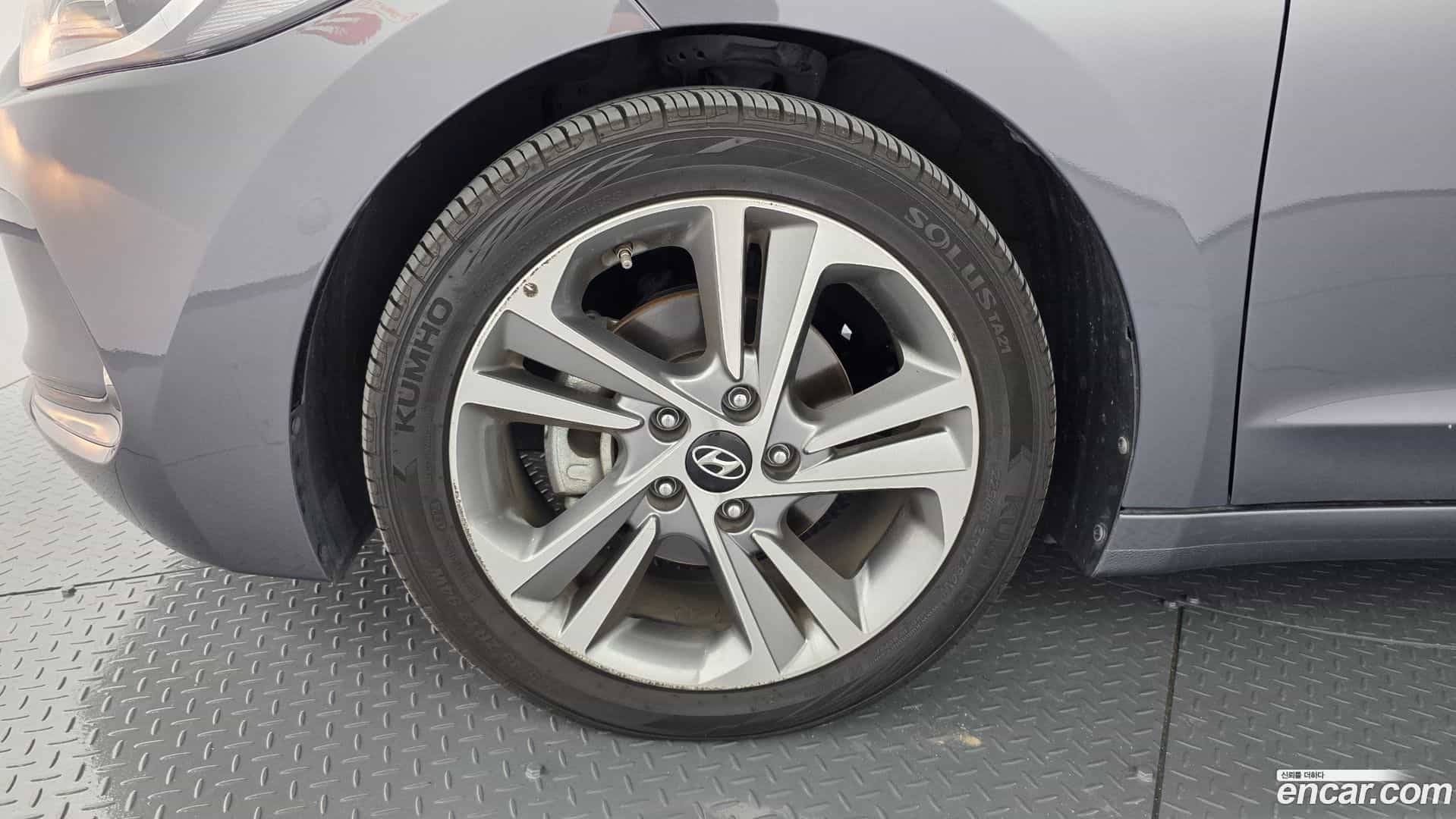 AVANTE Hyundai 2017.5-OUTER-005