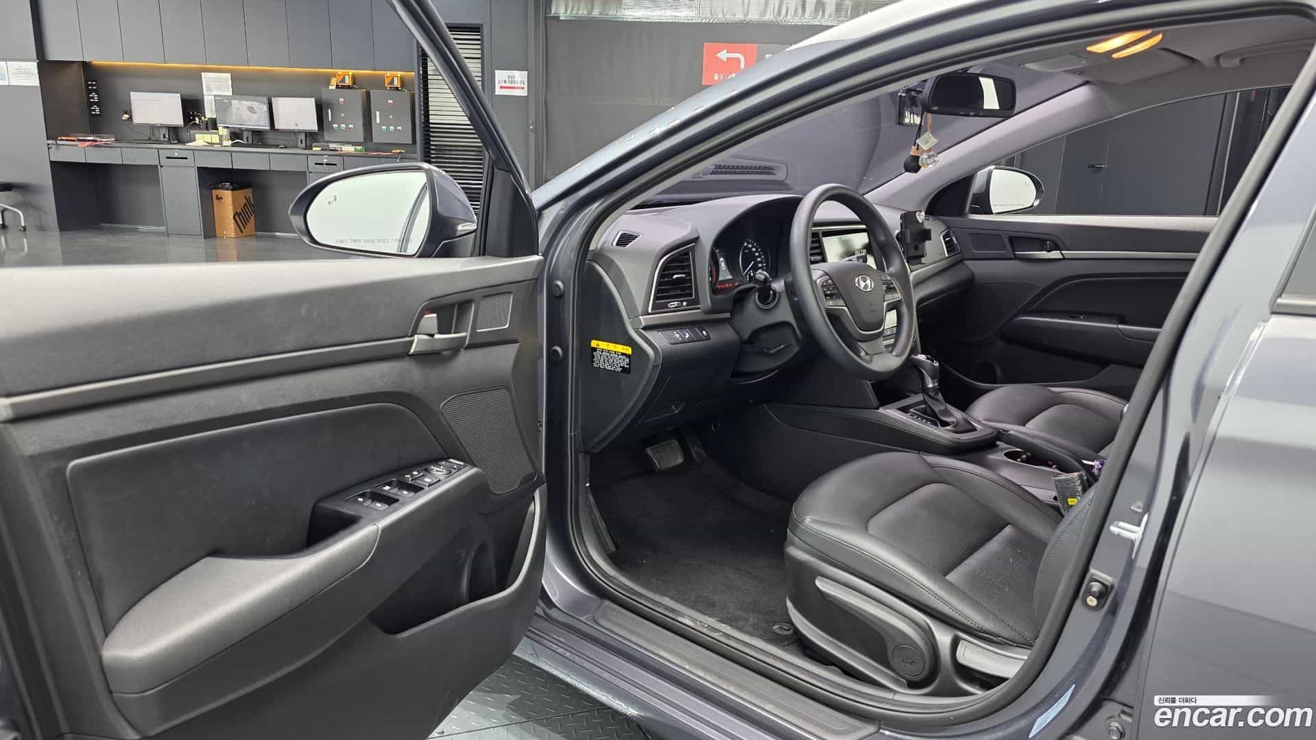 AVANTE Hyundai 2017.5-INNER-010