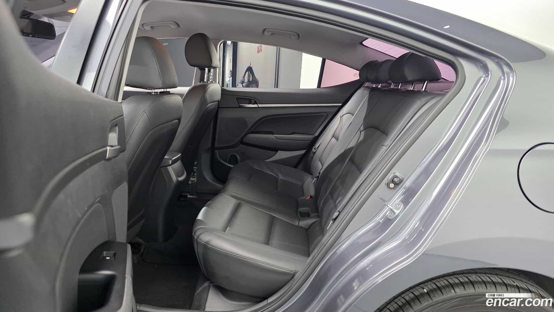 AVANTE Hyundai 2017.5-OPTION-016