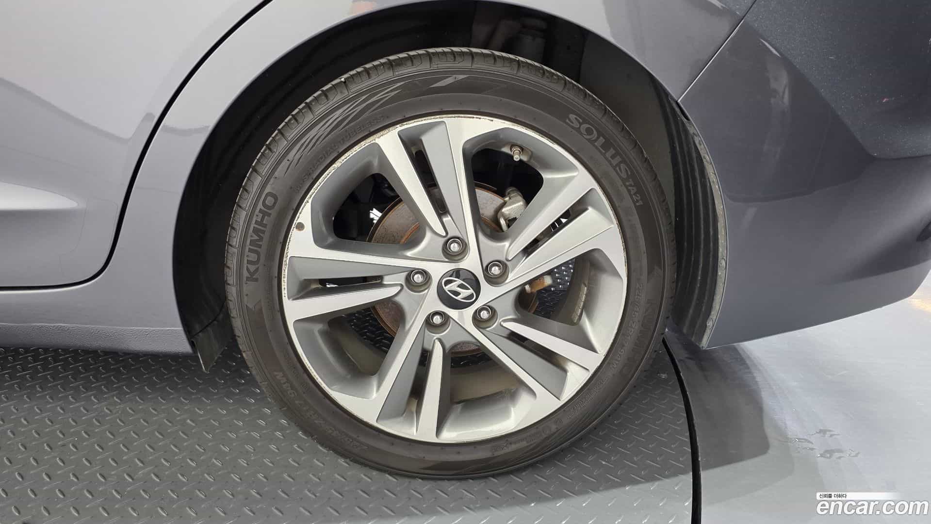 AVANTE Hyundai 2017.5-OUTER-031