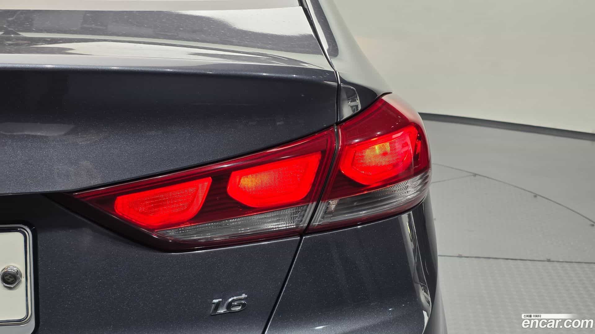 AVANTE Hyundai 2017.5-OUTER-033