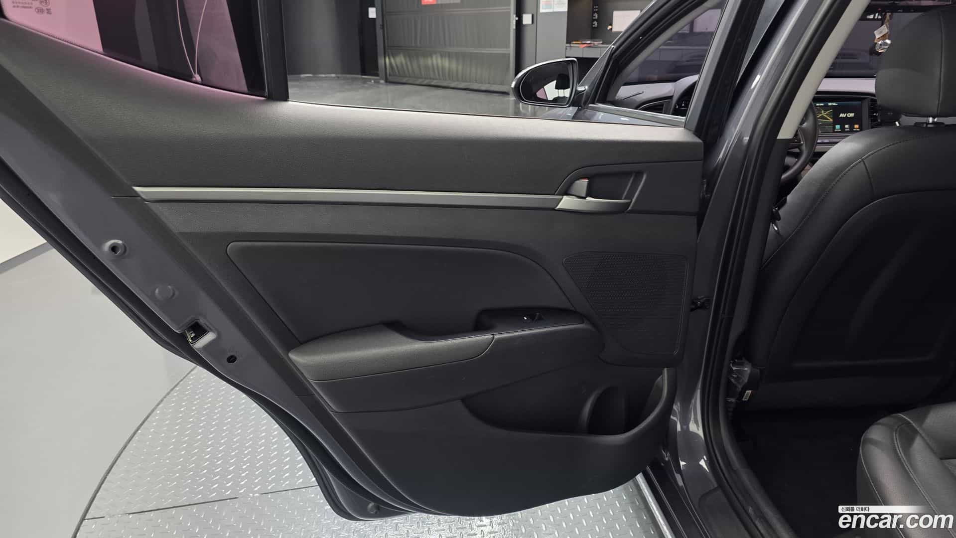AVANTE Hyundai 2017.5-INNER-035