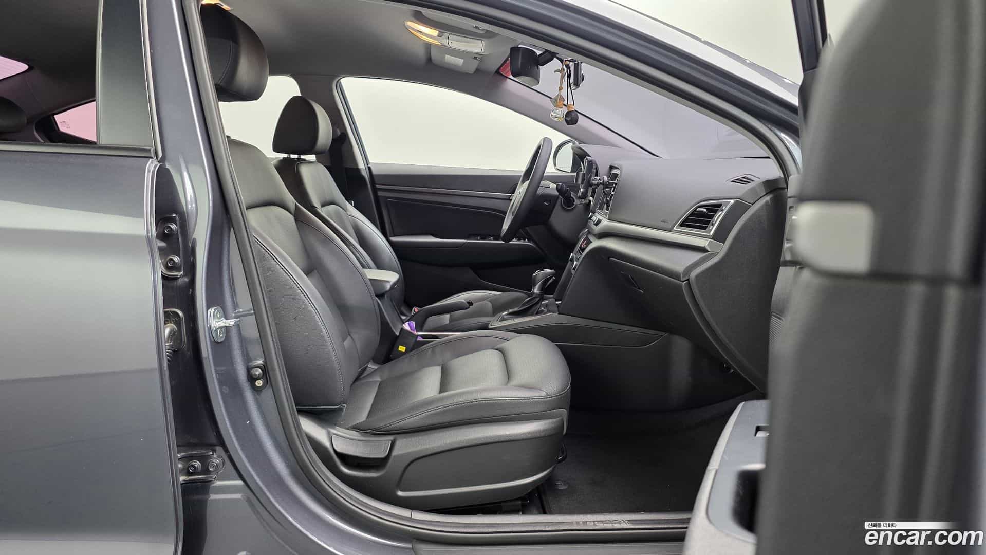 AVANTE Hyundai 2017.5-INNER-036