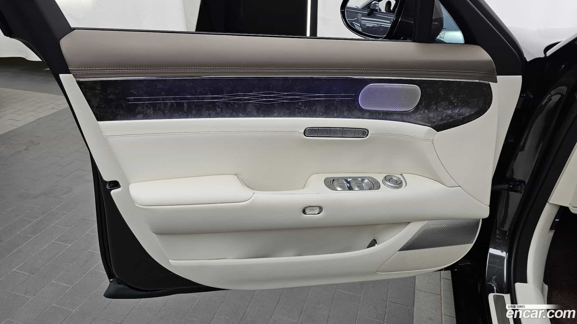 G90 Genesis 2025.0-INNER-034