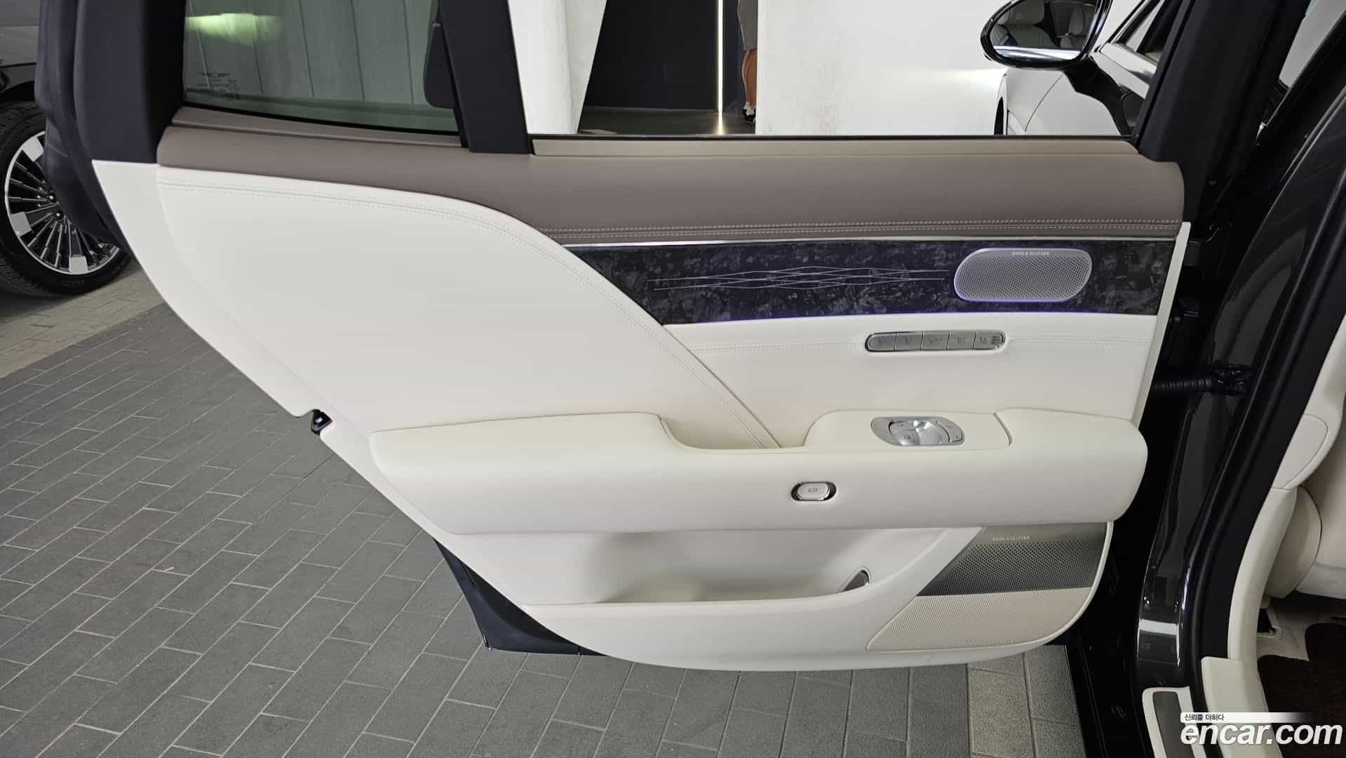 G90 Genesis 2025.0-INNER-035
