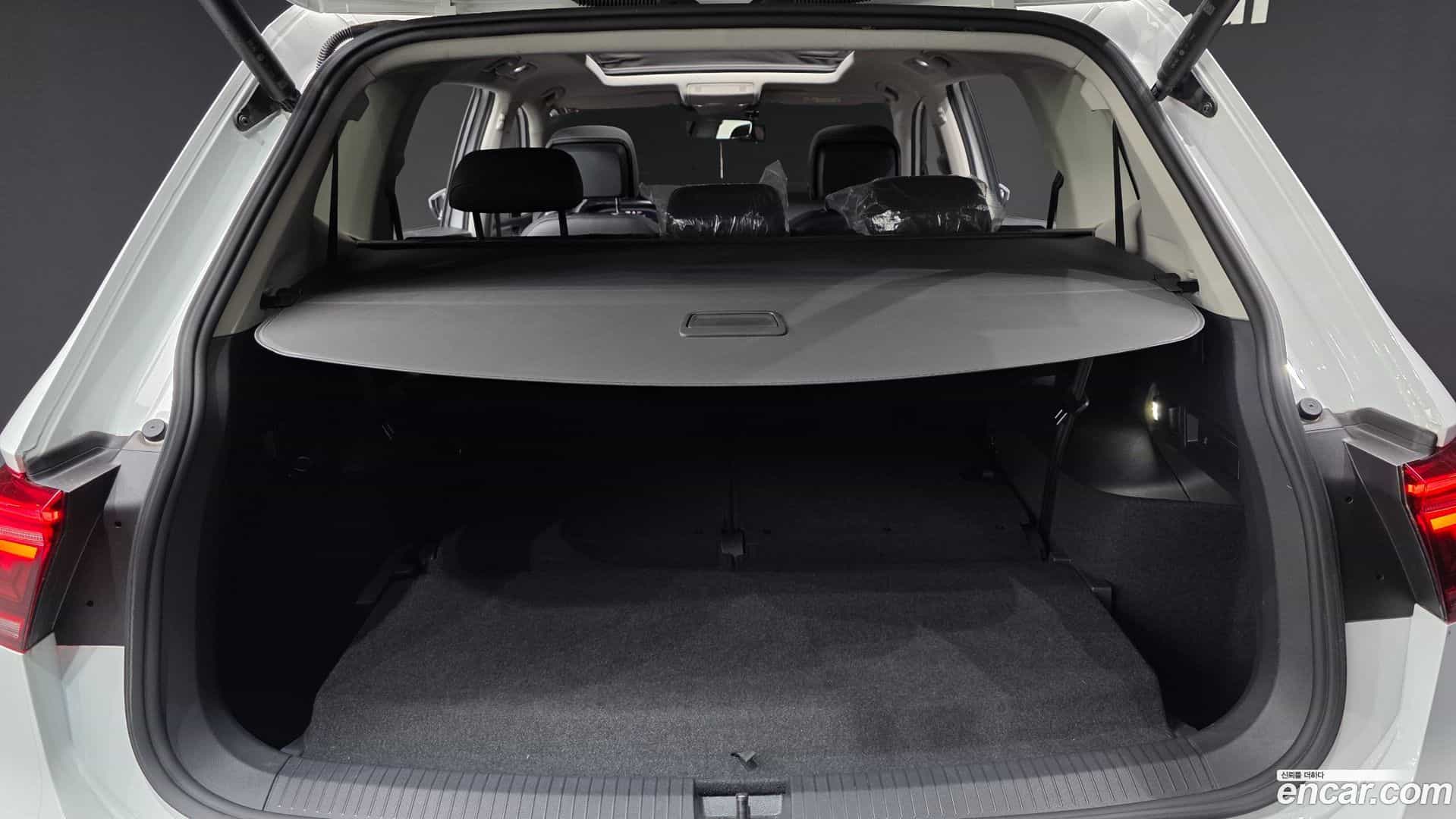 Tiguan Volkswagen 2023.8-OPTION-024