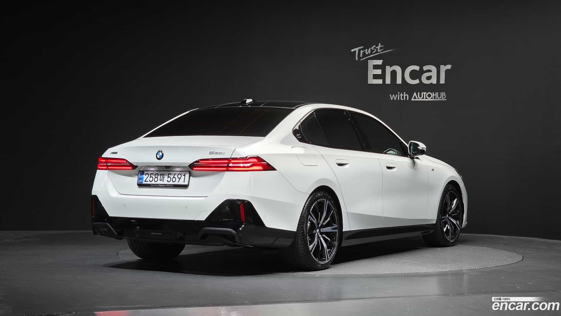 5-Series BMW 2024.8-OUTER-002