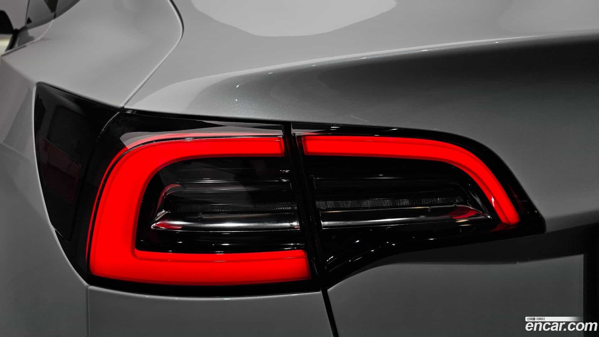 Model 3 Tesla 2021.2-OUTER-033