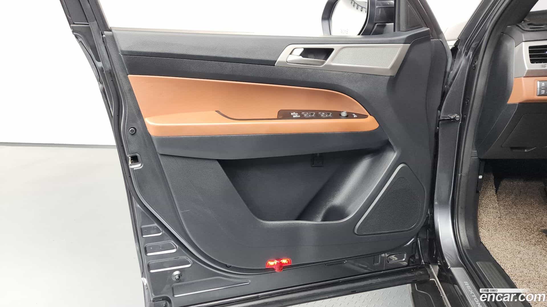 Rexton KG Mobility 2018.9-INNER-034