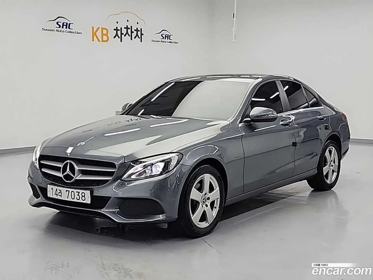 Main__Slider__Photo:C-Class Mercedes-Benz 2018.3-0