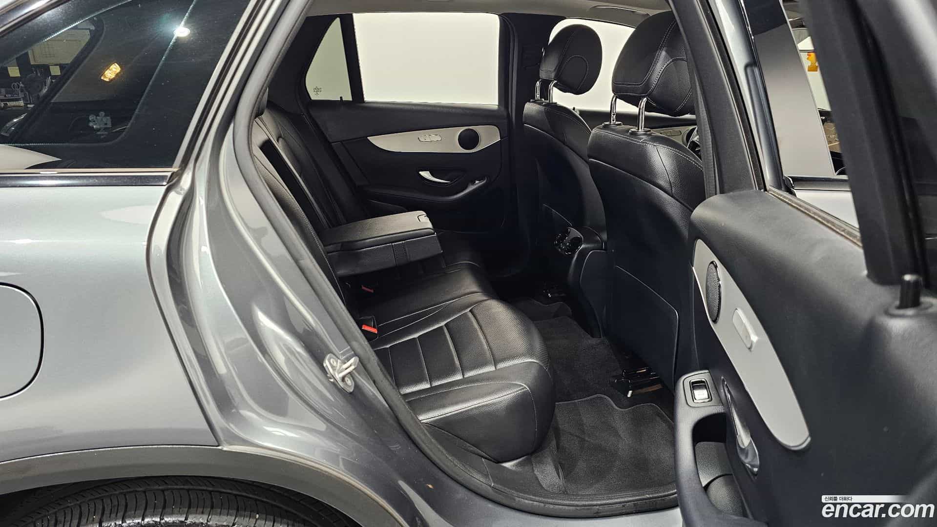 GLC-Class Mercedes-Benz 2019.4-OPTION-015