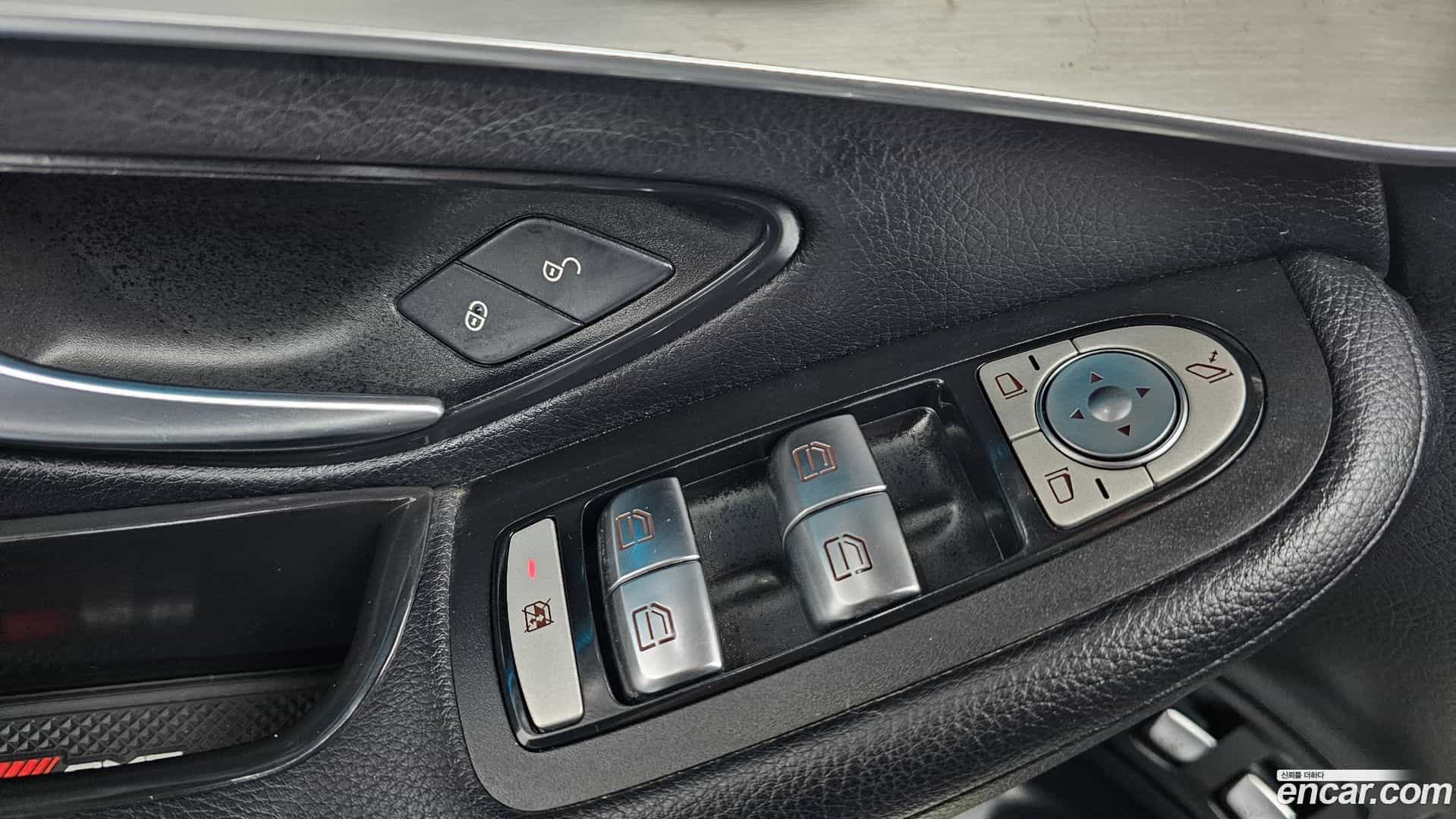 GLC-Class Mercedes-Benz 2019.4-OPTION-047