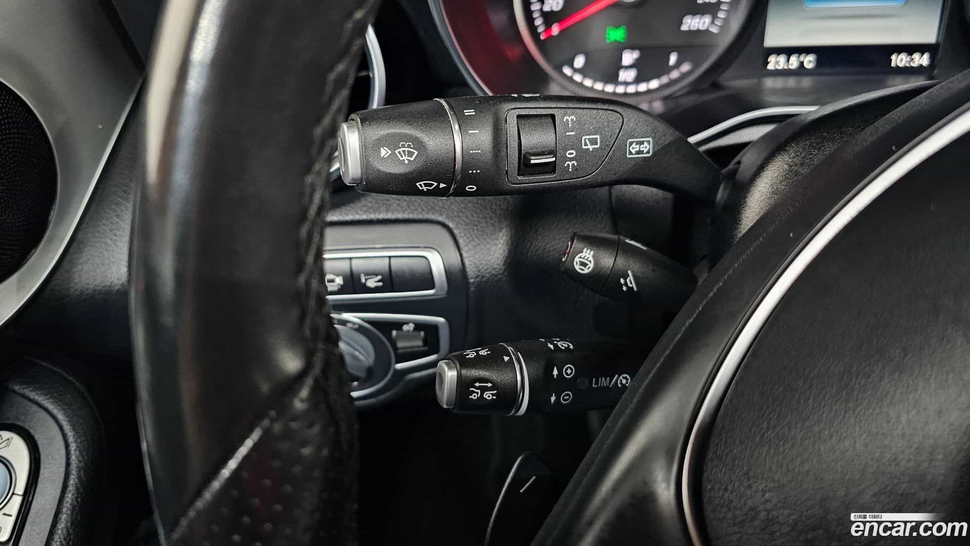 GLC-Class Mercedes-Benz 2019.4-OPTION-049