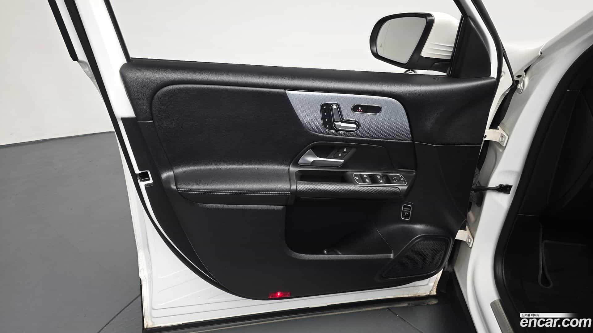 GLB-Class Mercedes-Benz 2021.7-INNER-034