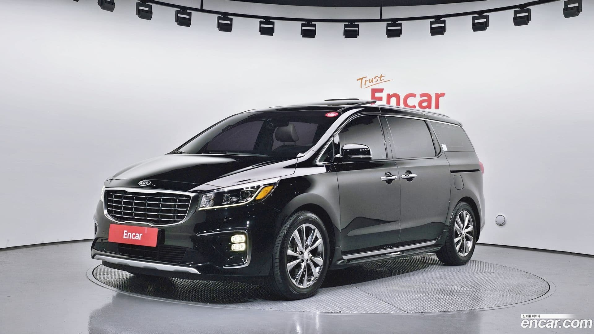 Main__Slider__Photo:Canival Kia 2019.6-0