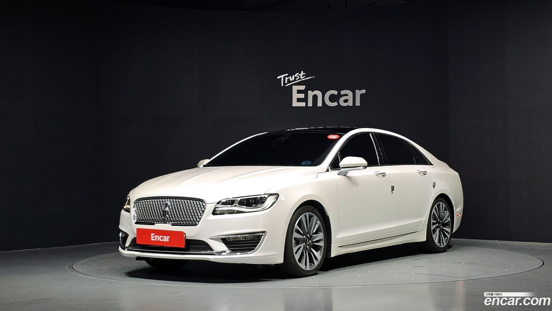 Main__Slider__Photo:MKZ Lincoln 2019.0-0