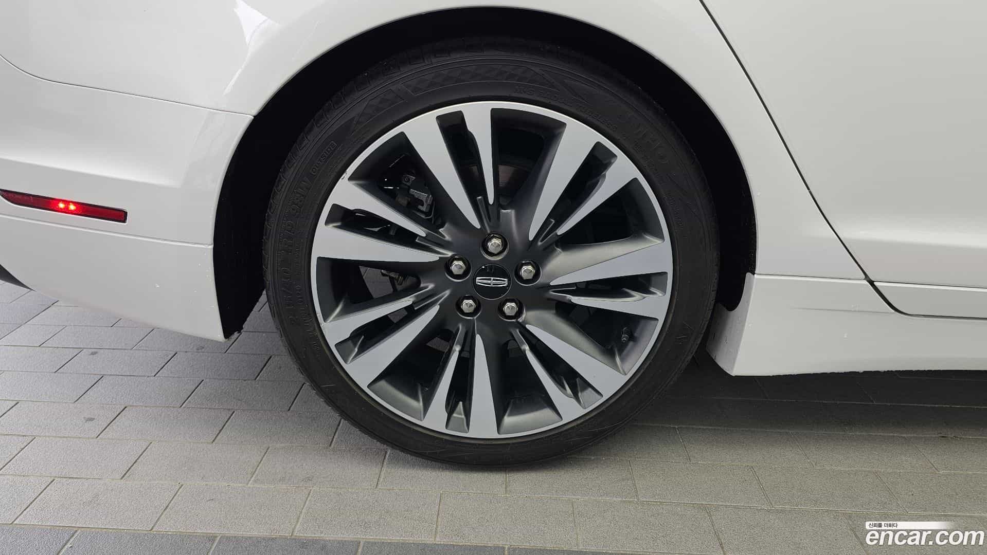 MKZ Lincoln 2019.0-OUTER-005