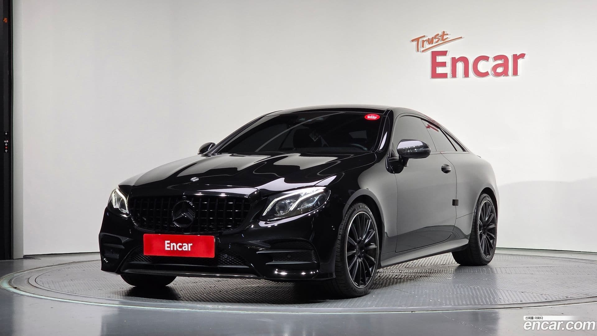 Main__Slider__Photo:E-Class Mercedes-Benz 2018.11-0