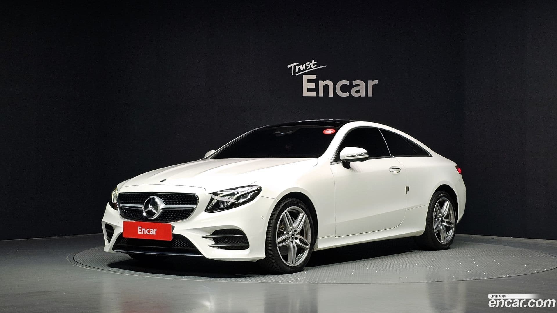 Main__Slider__Photo:E-Class Mercedes-Benz 2017.6-0