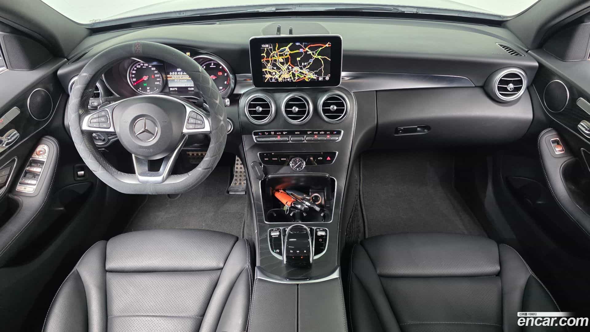 C-Class Mercedes-Benz 2018.1-INNER-007
