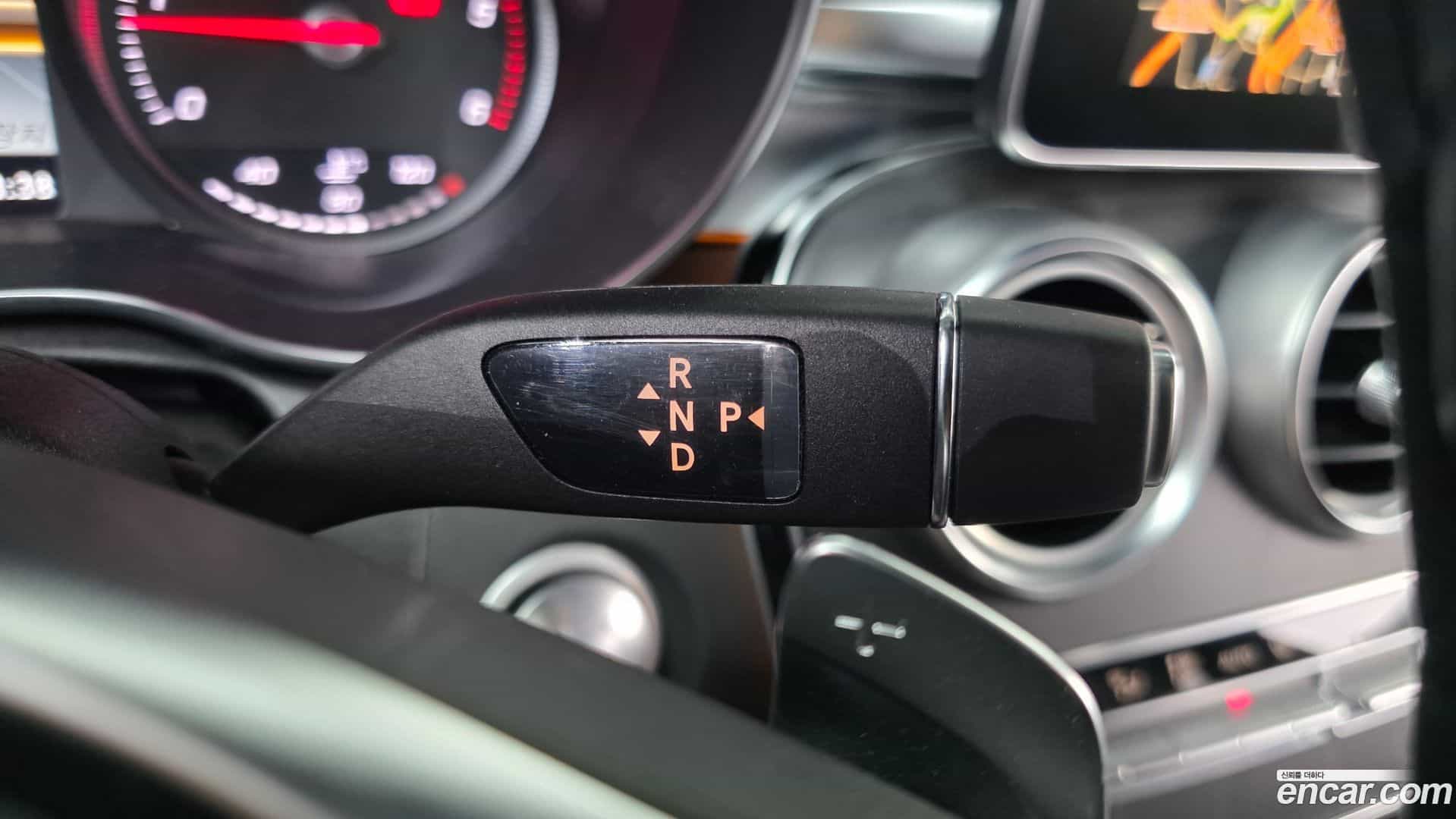 C-Class Mercedes-Benz 2018.1-INNER-009