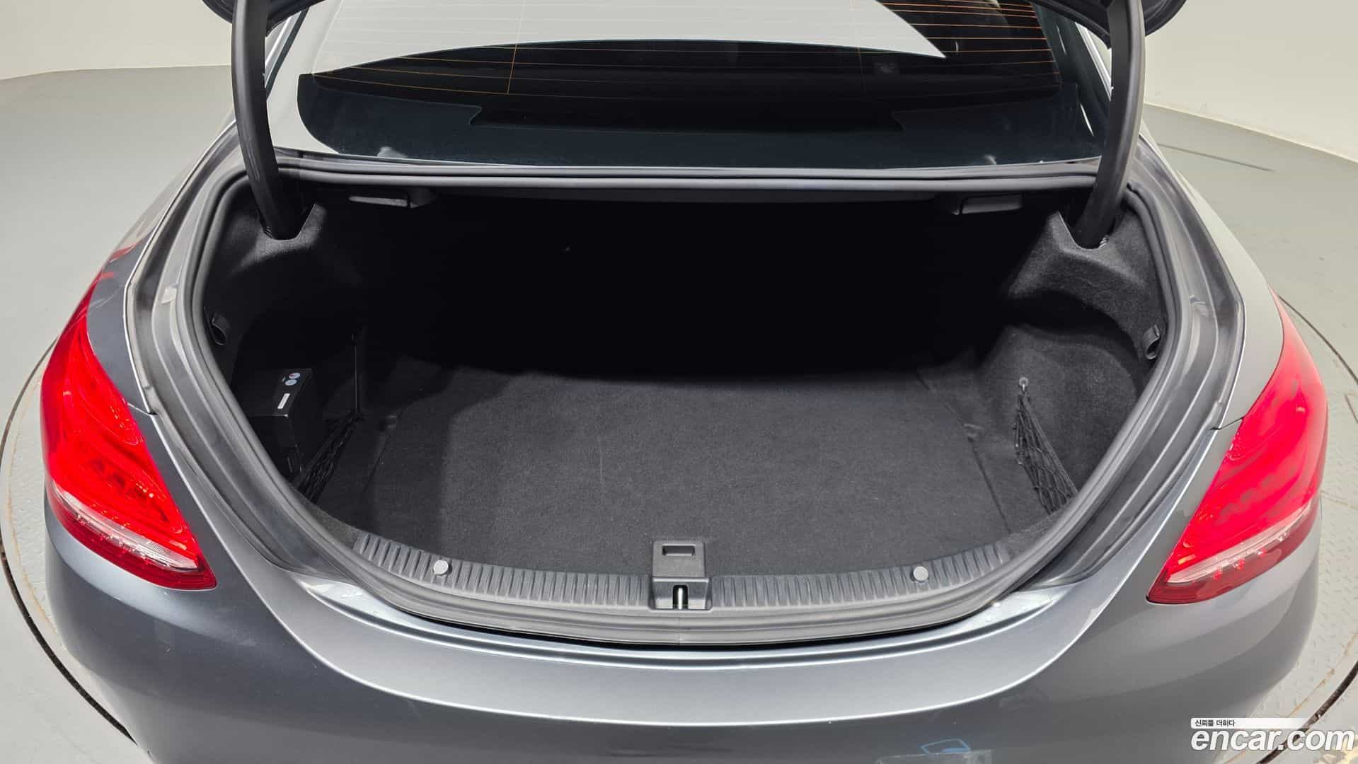 C-Class Mercedes-Benz 2018.1-OPTION-024