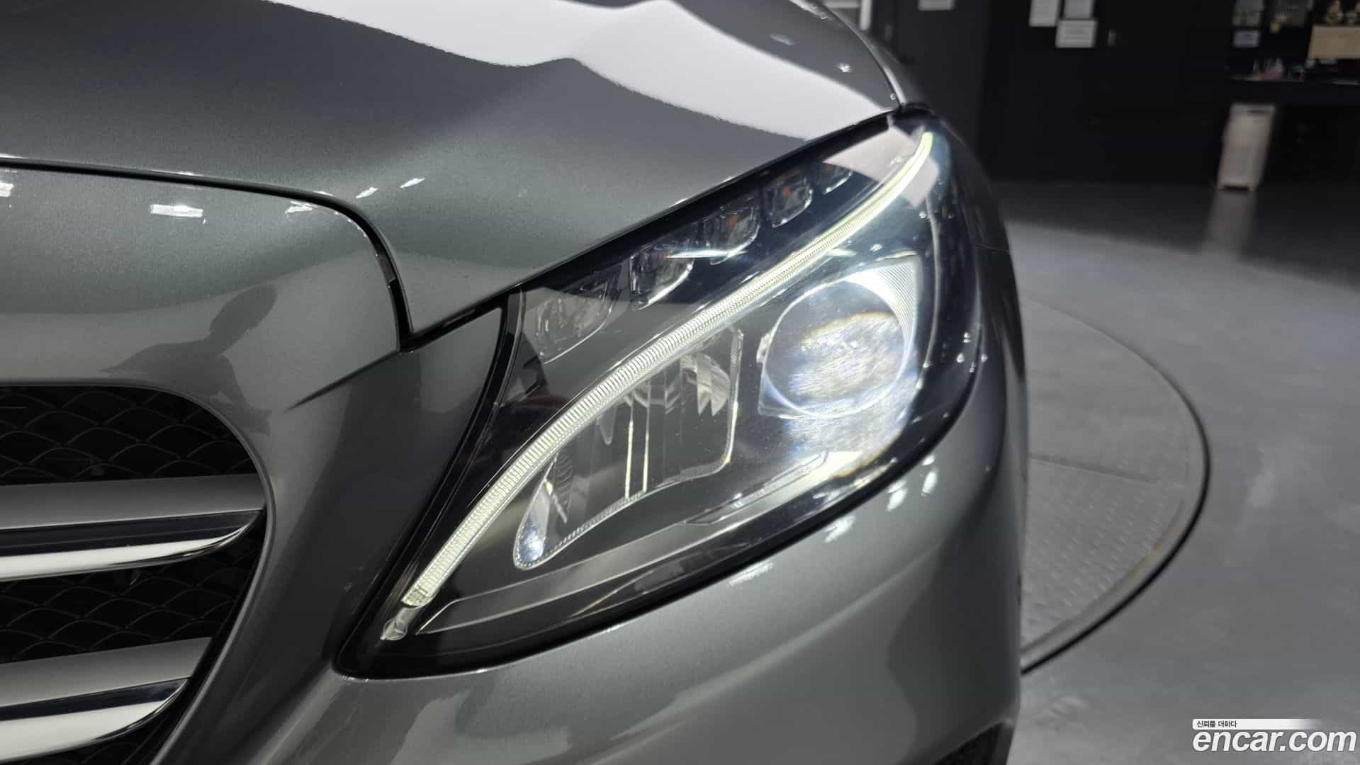 C-Class Mercedes-Benz 2018.1-OUTER-032