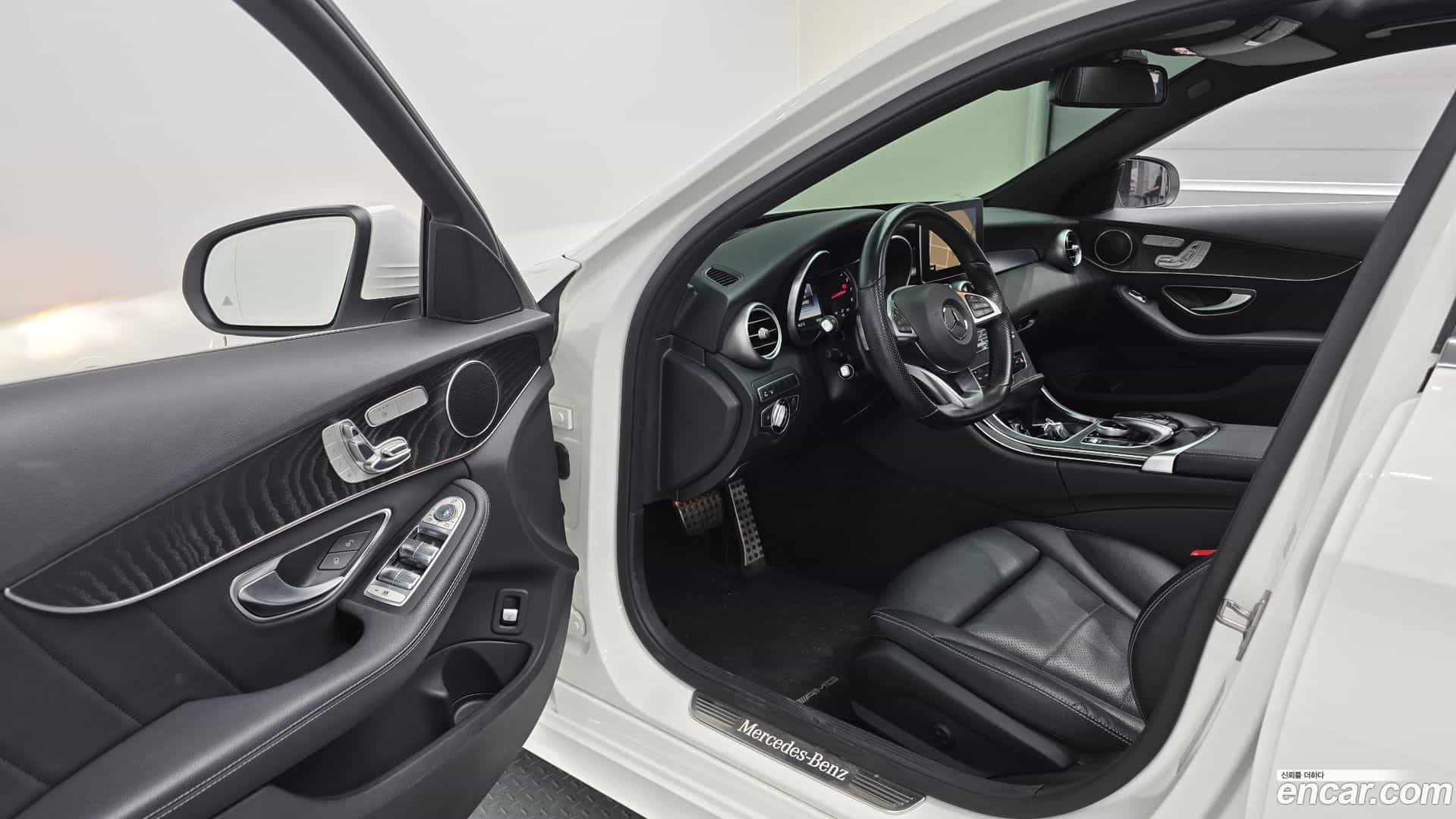 C-Class Mercedes-Benz 2016.10-INNER-010