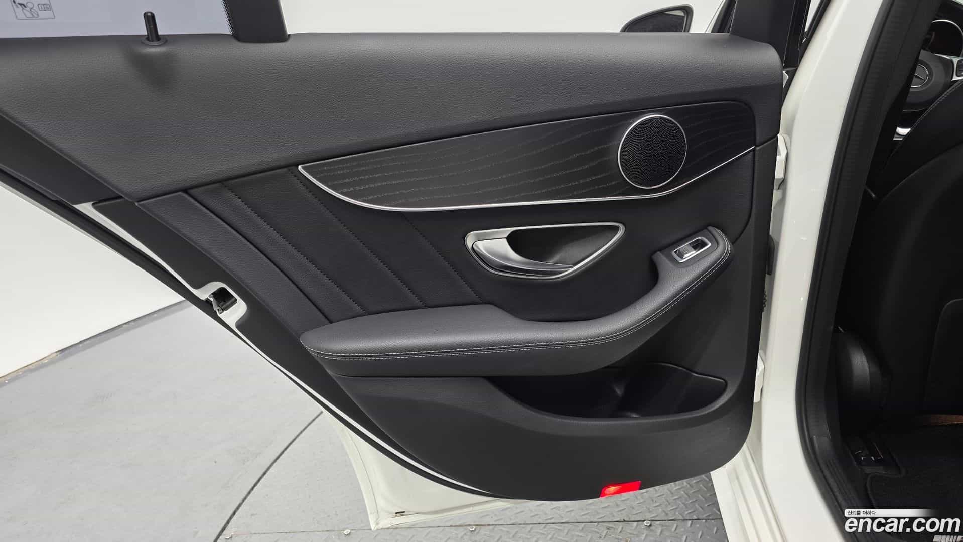 C-Class Mercedes-Benz 2016.10-INNER-035