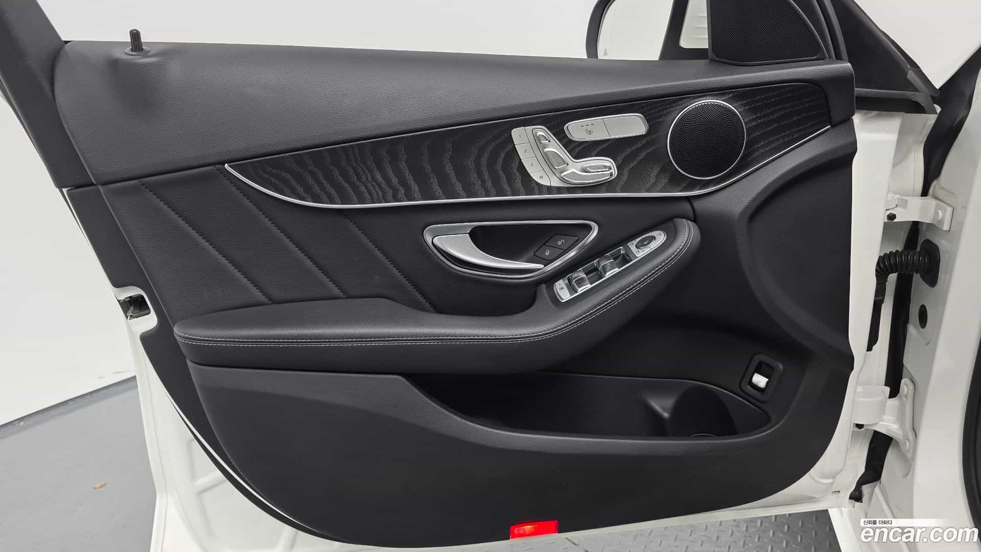 C-Class Mercedes-Benz 2016.10-OPTION-040