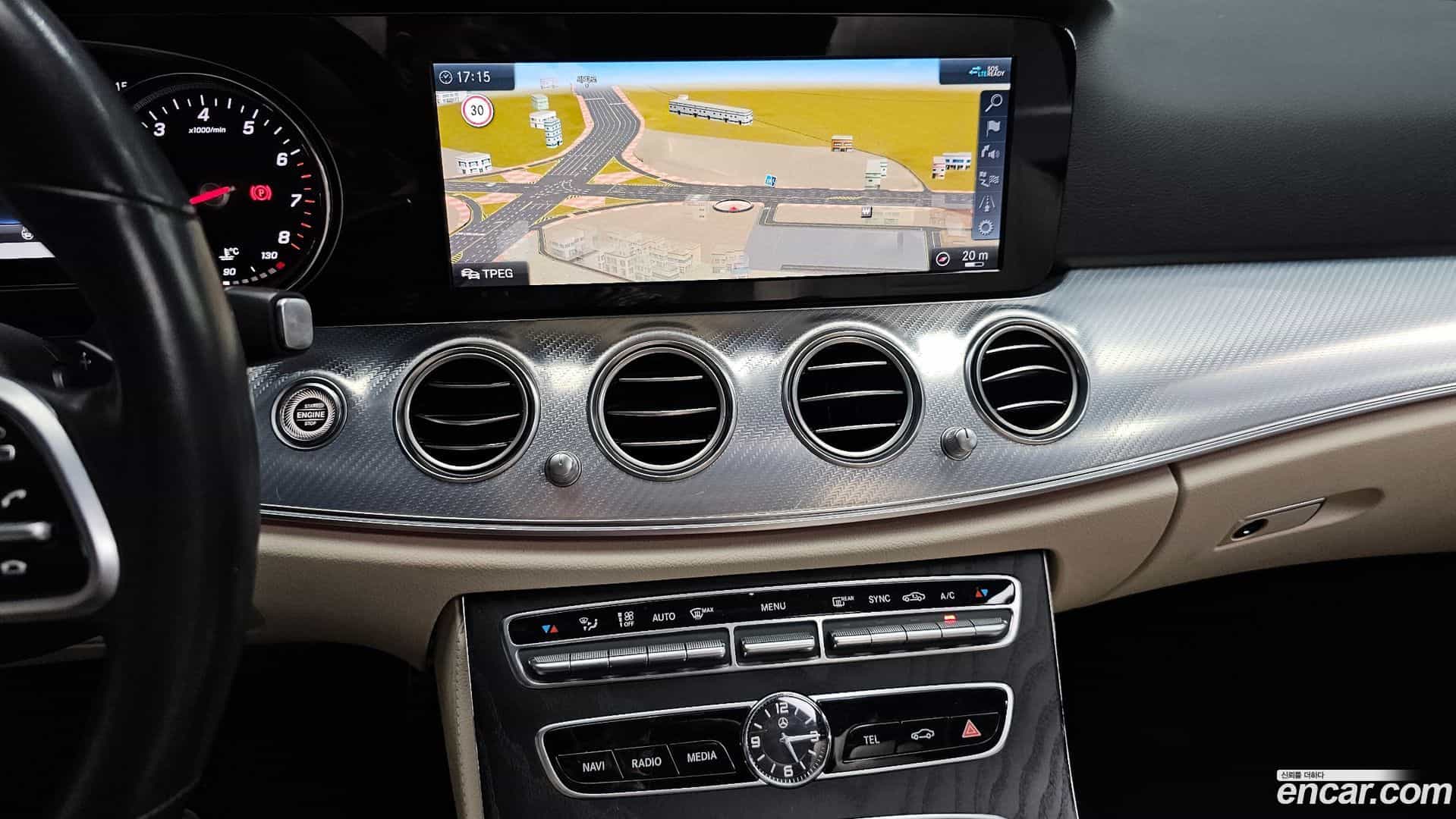 E-Class Mercedes-Benz 2020.3-OPTION-017