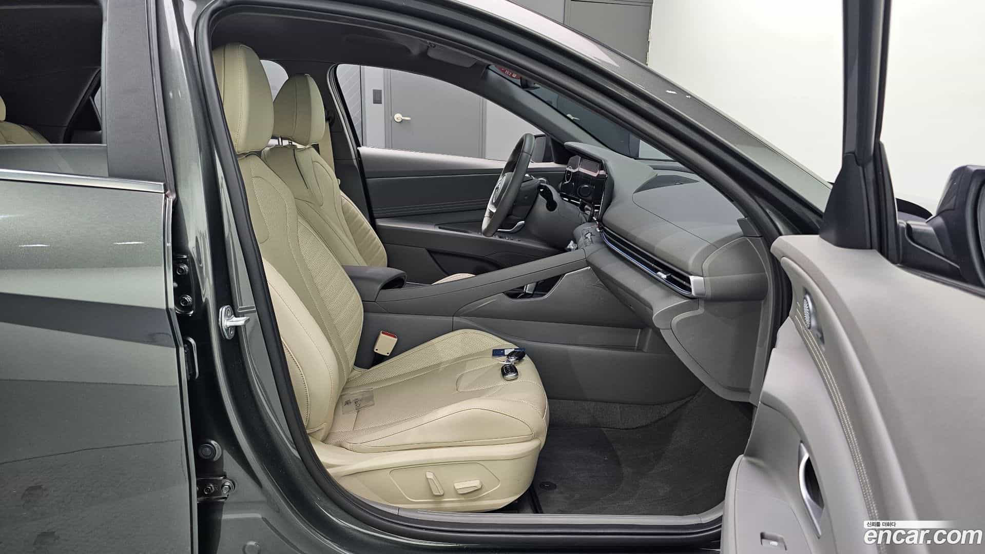 AVANTE Hyundai 2022.10-INNER-036