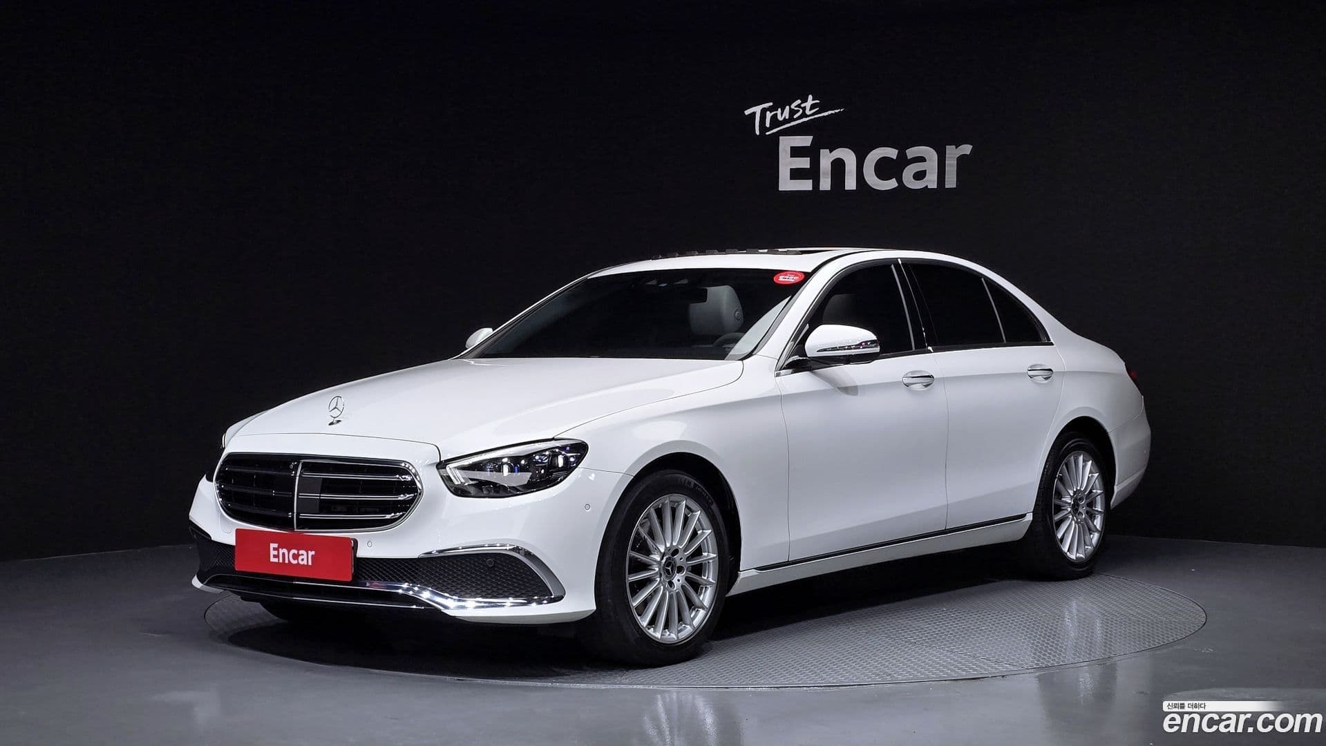 Main__Slider__Photo:E-Class Mercedes-Benz 2022.4-0