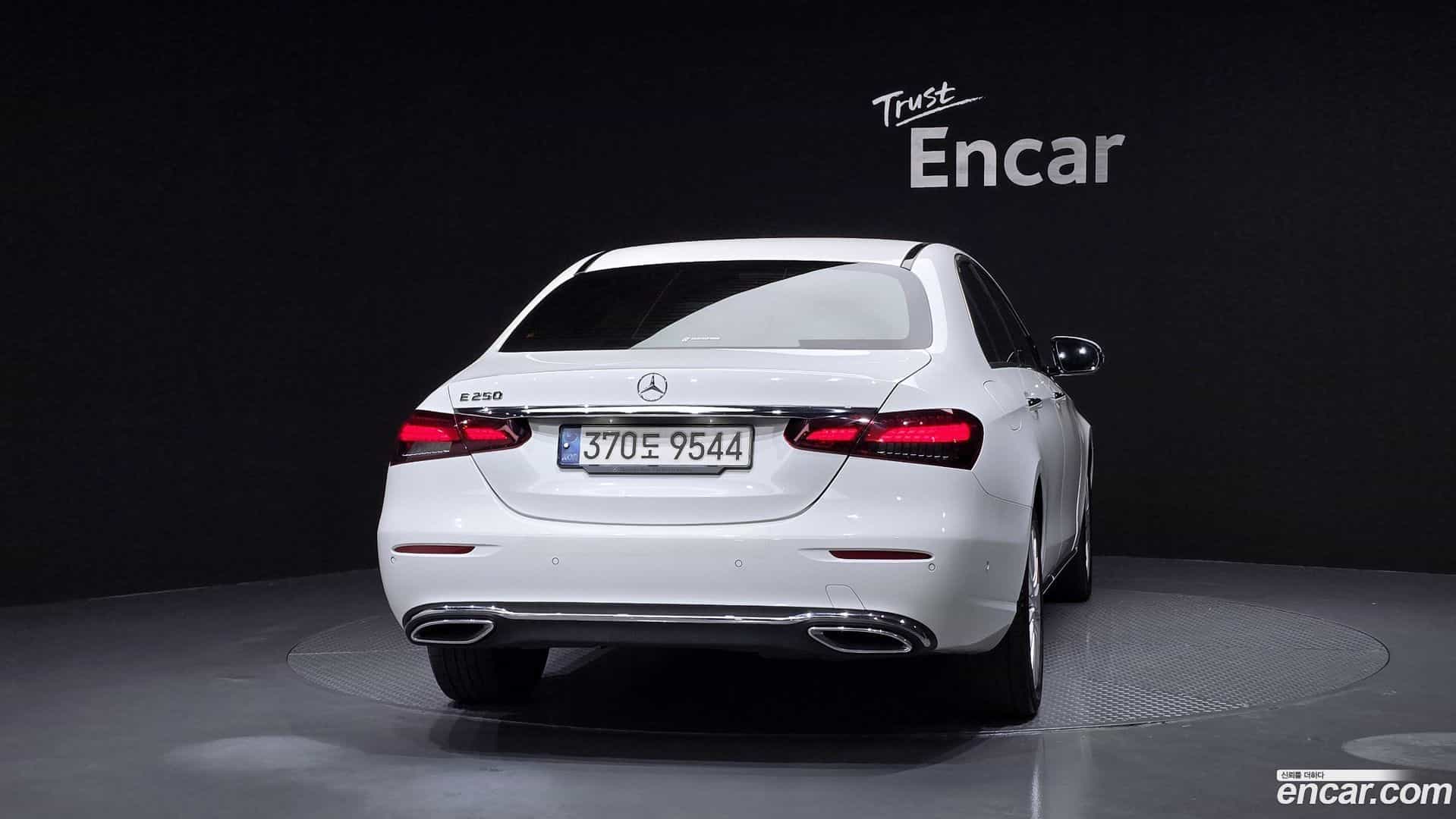 E-Class Mercedes-Benz 2022.4-OUTER-004