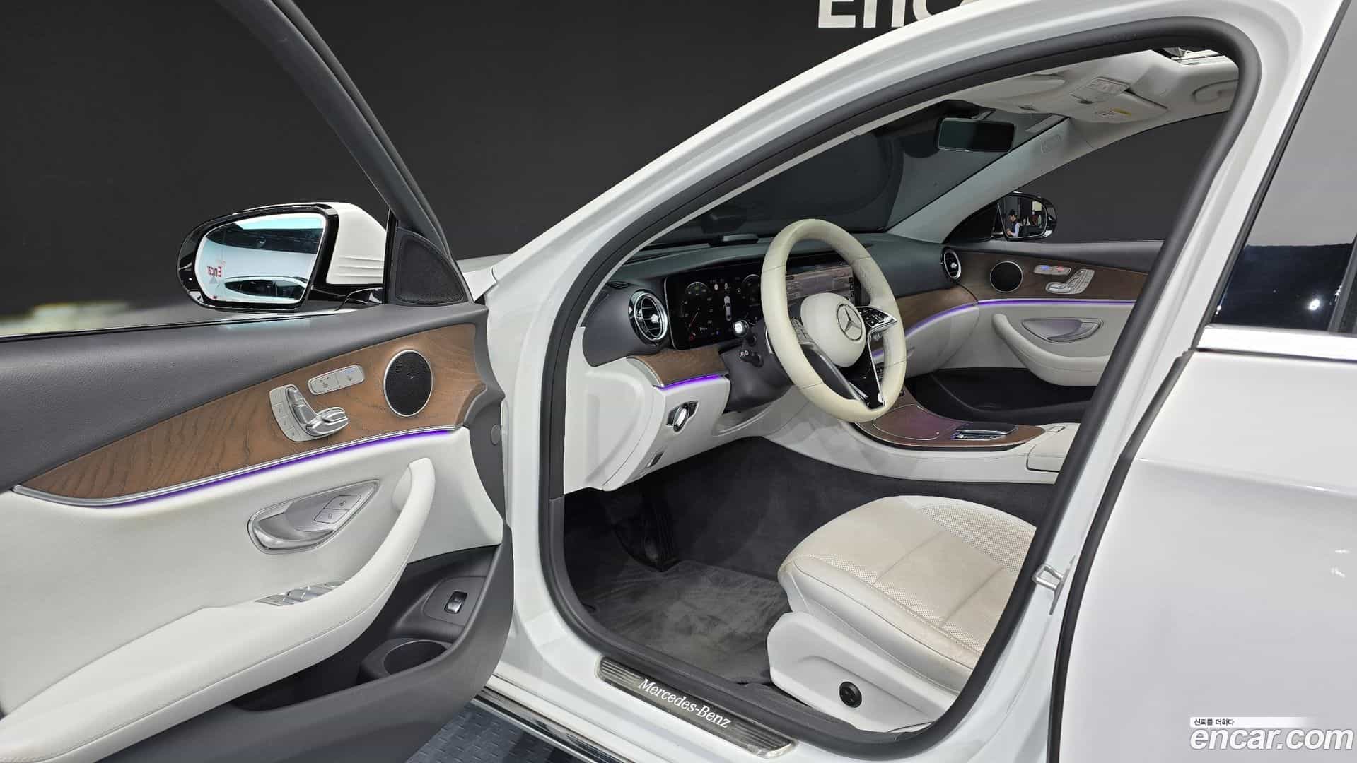 E-Class Mercedes-Benz 2022.4-INNER-010